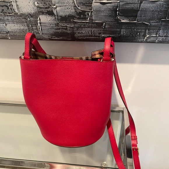 Burberry red bucket bag - Picture 3 of 4